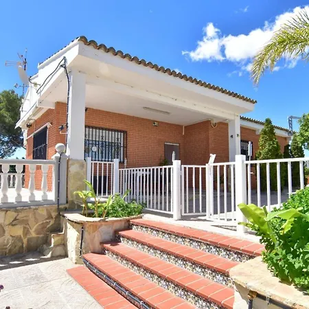 Exclusive In Catadau: Pool & Private Gardens
